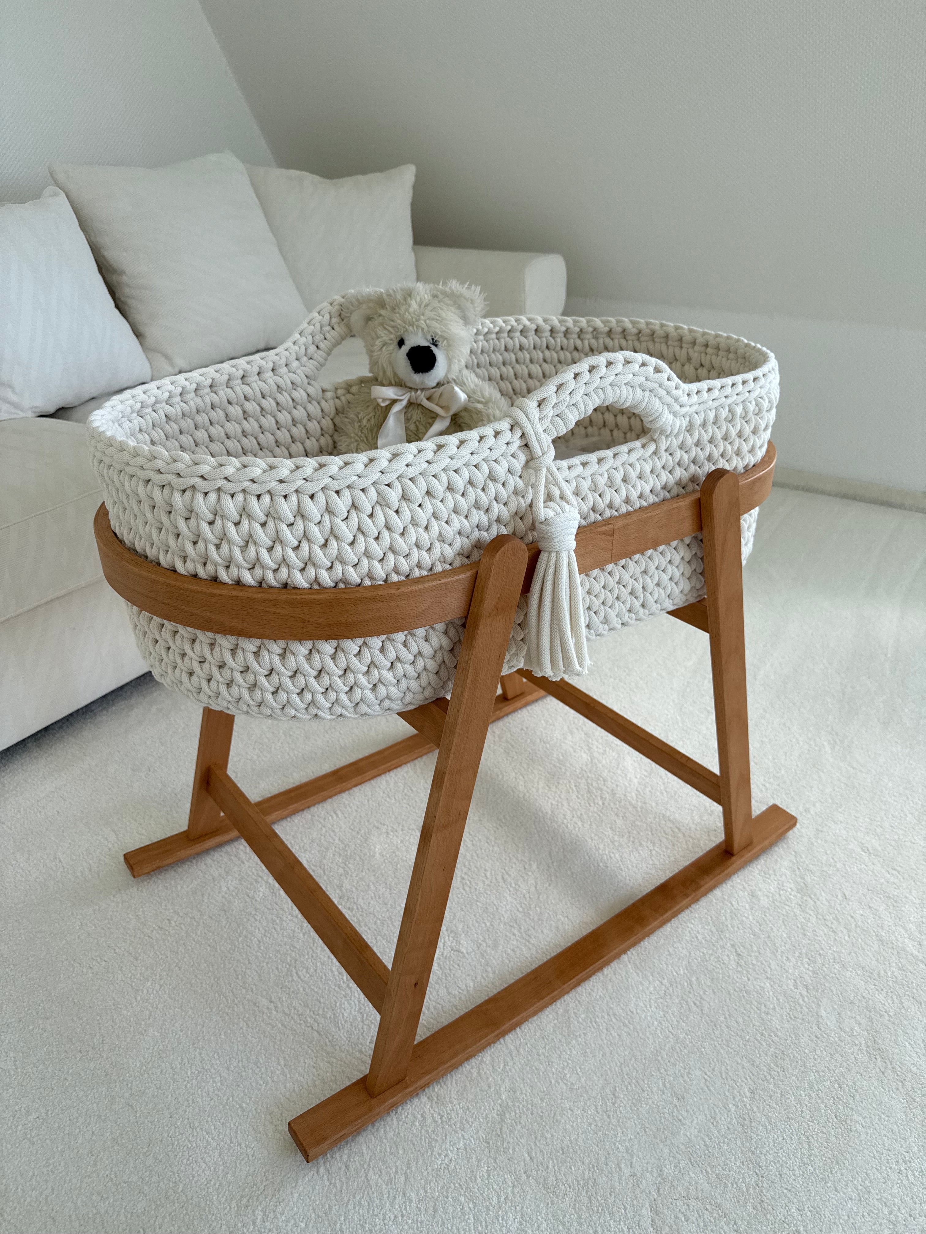 bassinet stand mosesbasket