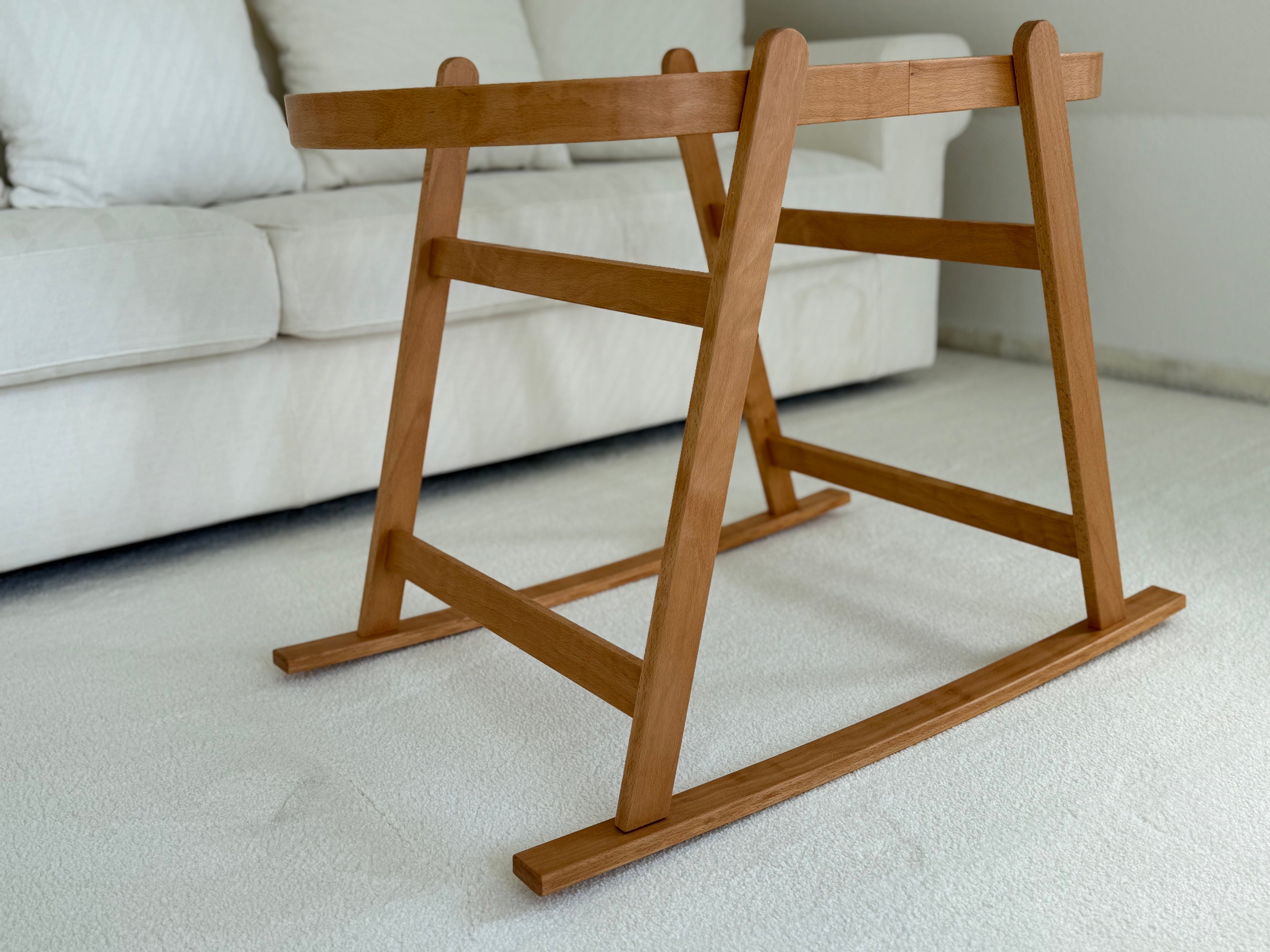 Michèlaine Mosesbasket bassinet stand