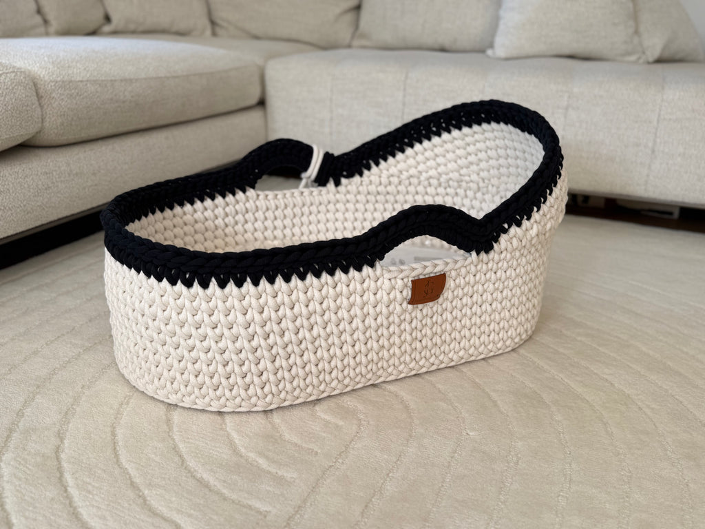 Moseskorb mit Haube zweifarbig